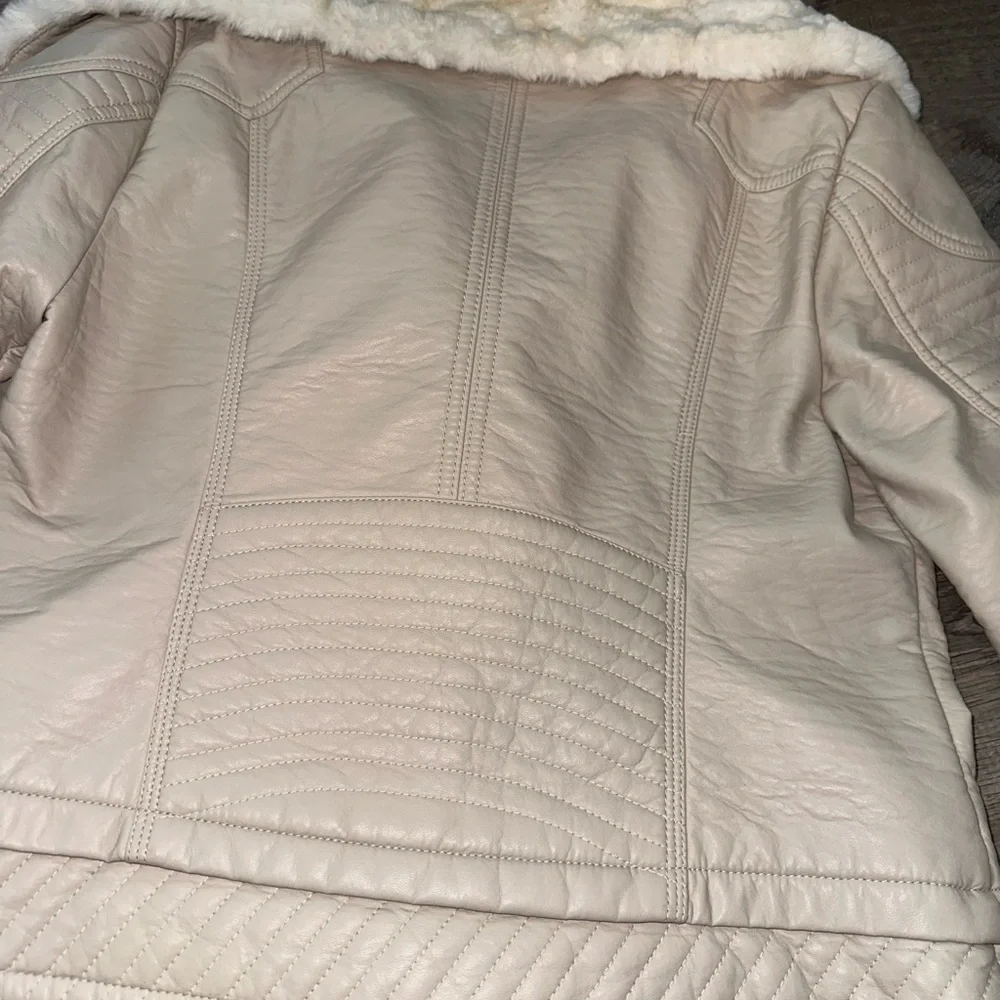 Guess Women's Light Beige Leather Jacket with Faux Fur Collar - Picture 7 of 9